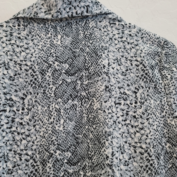 Notations Gray, Black & White Animal Print Blouse Top Women's Size Small - Picture 2 of 8